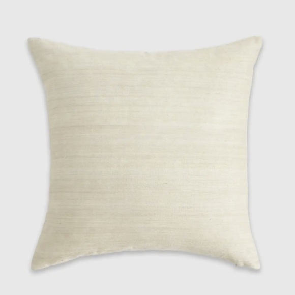 NWT QUINCE Raw Silk Pillow Cover 20x20 Ivory 3709 - Picture 1 of 8